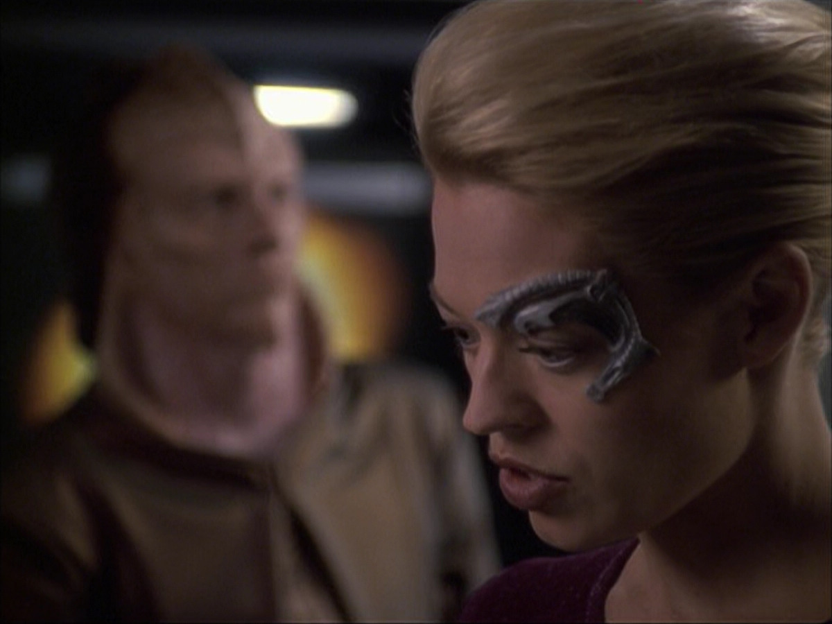 extant_StarTrek_VOY_6x07-DragonsTeeth_02408.jpg
