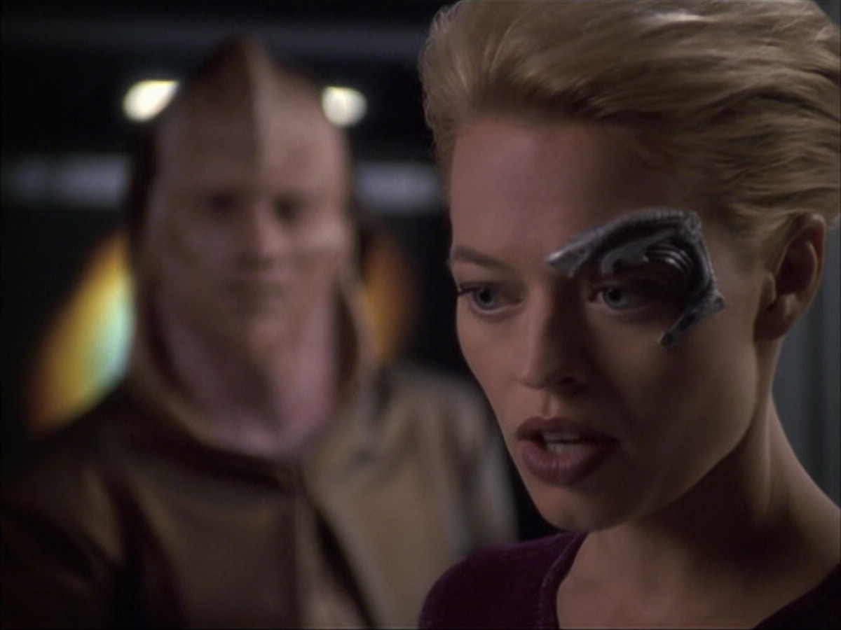 extant_StarTrek_VOY_6x07-DragonsTeeth_02434.jpg