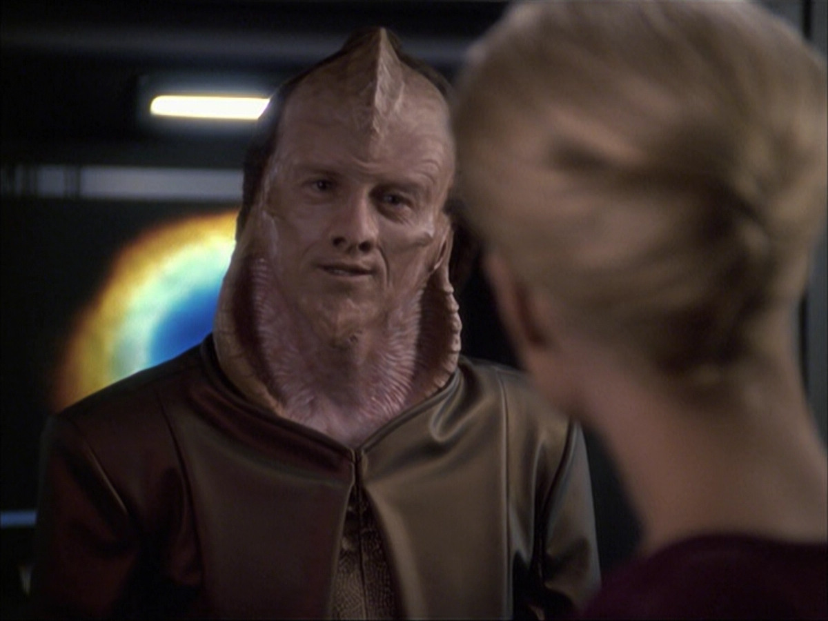 extant_StarTrek_VOY_6x07-DragonsTeeth_02439.jpg