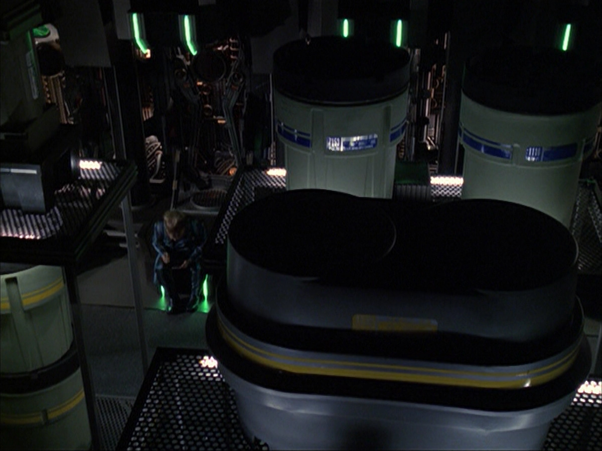 extant_StarTrek_VOY_6x07-DragonsTeeth_02452.jpg