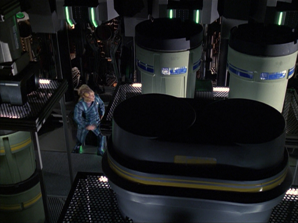 extant_StarTrek_VOY_6x07-DragonsTeeth_02456.jpg