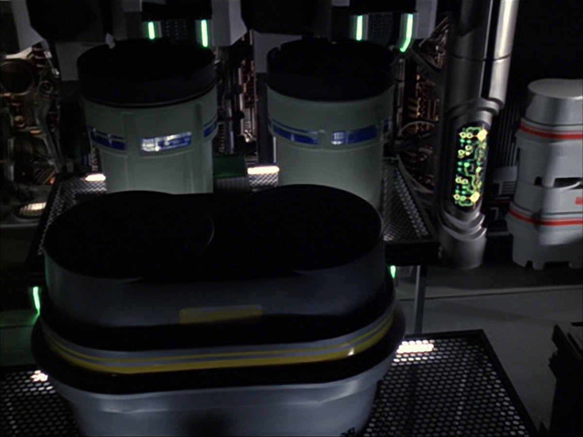 extant_StarTrek_VOY_6x07-DragonsTeeth_02459.jpg