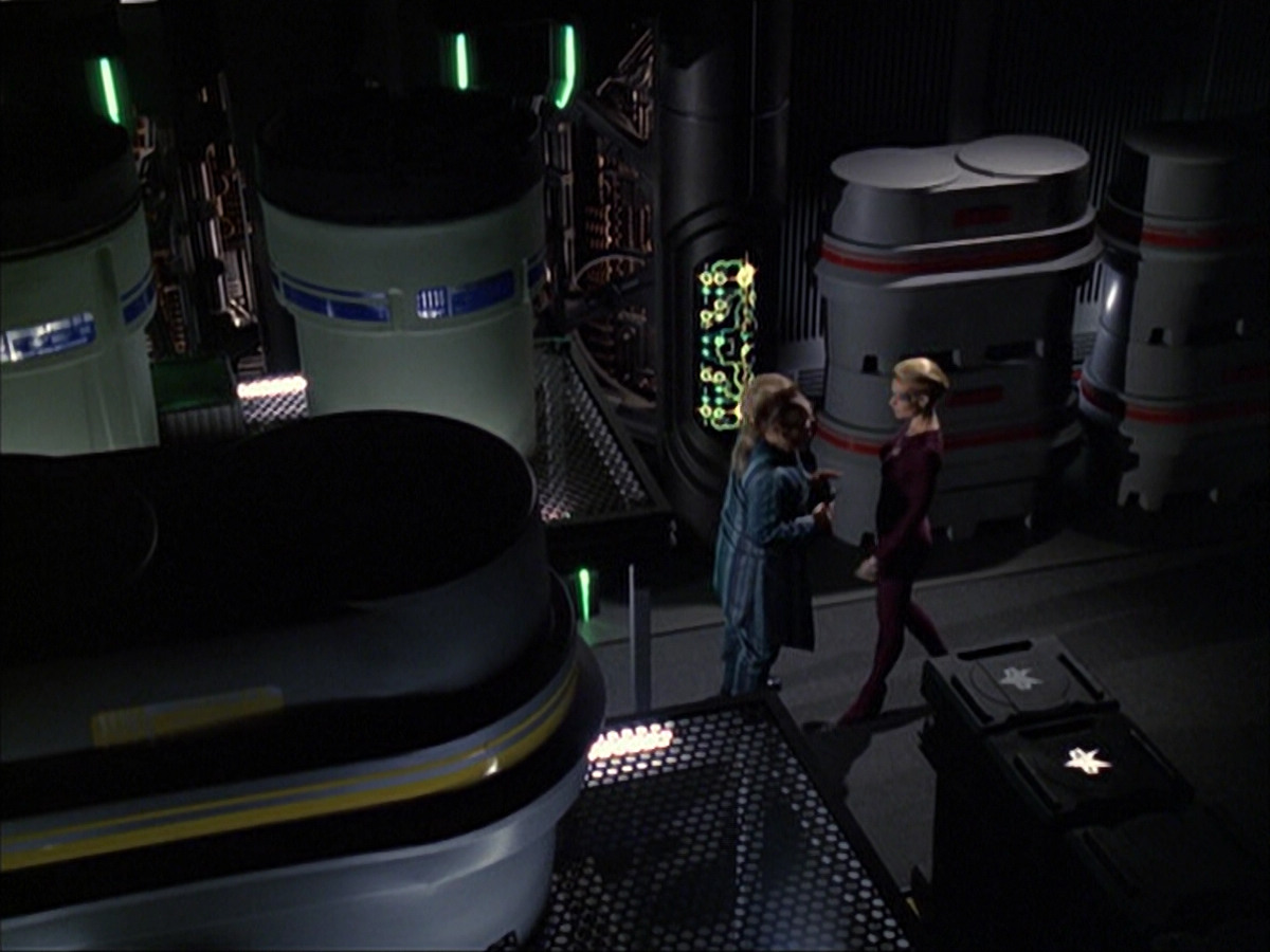 extant_StarTrek_VOY_6x07-DragonsTeeth_02462.jpg