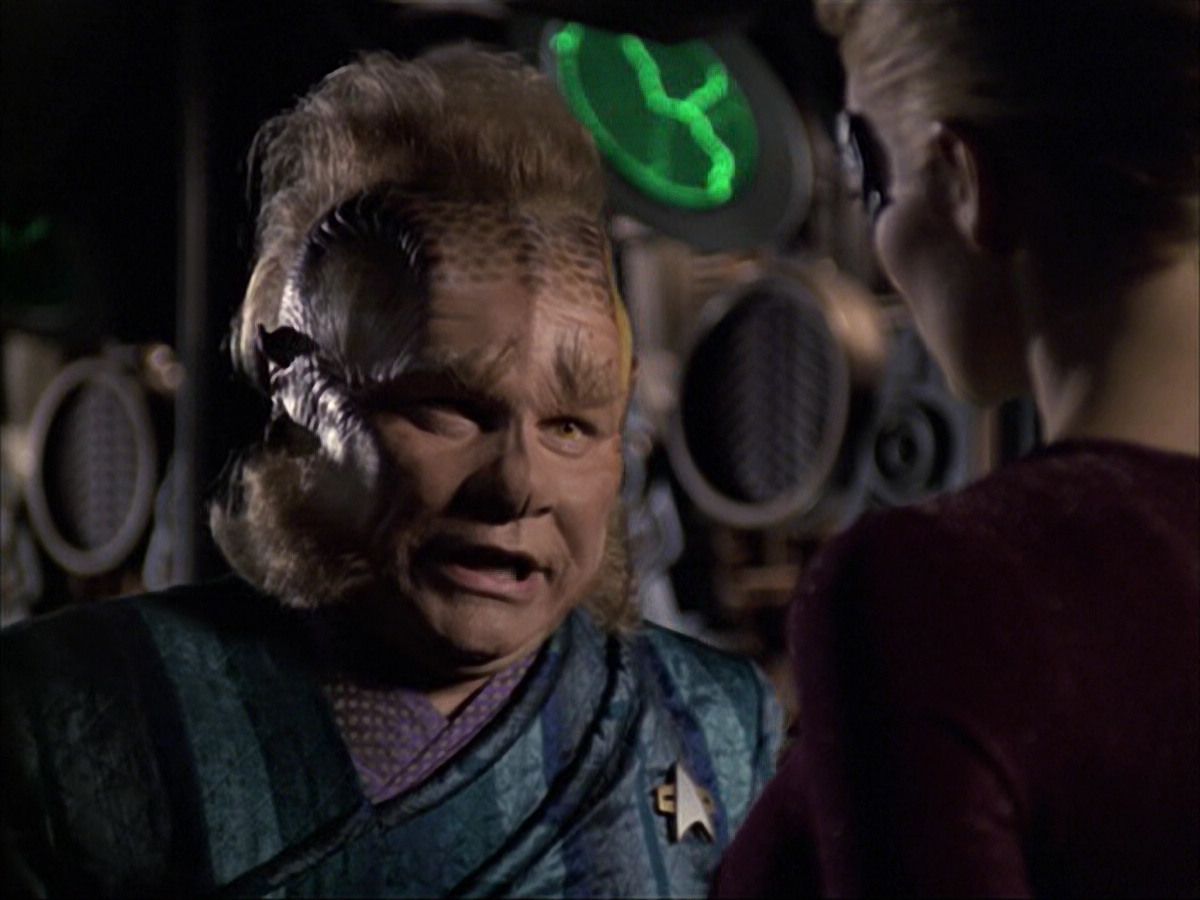 extant_StarTrek_VOY_6x07-DragonsTeeth_02469.jpg