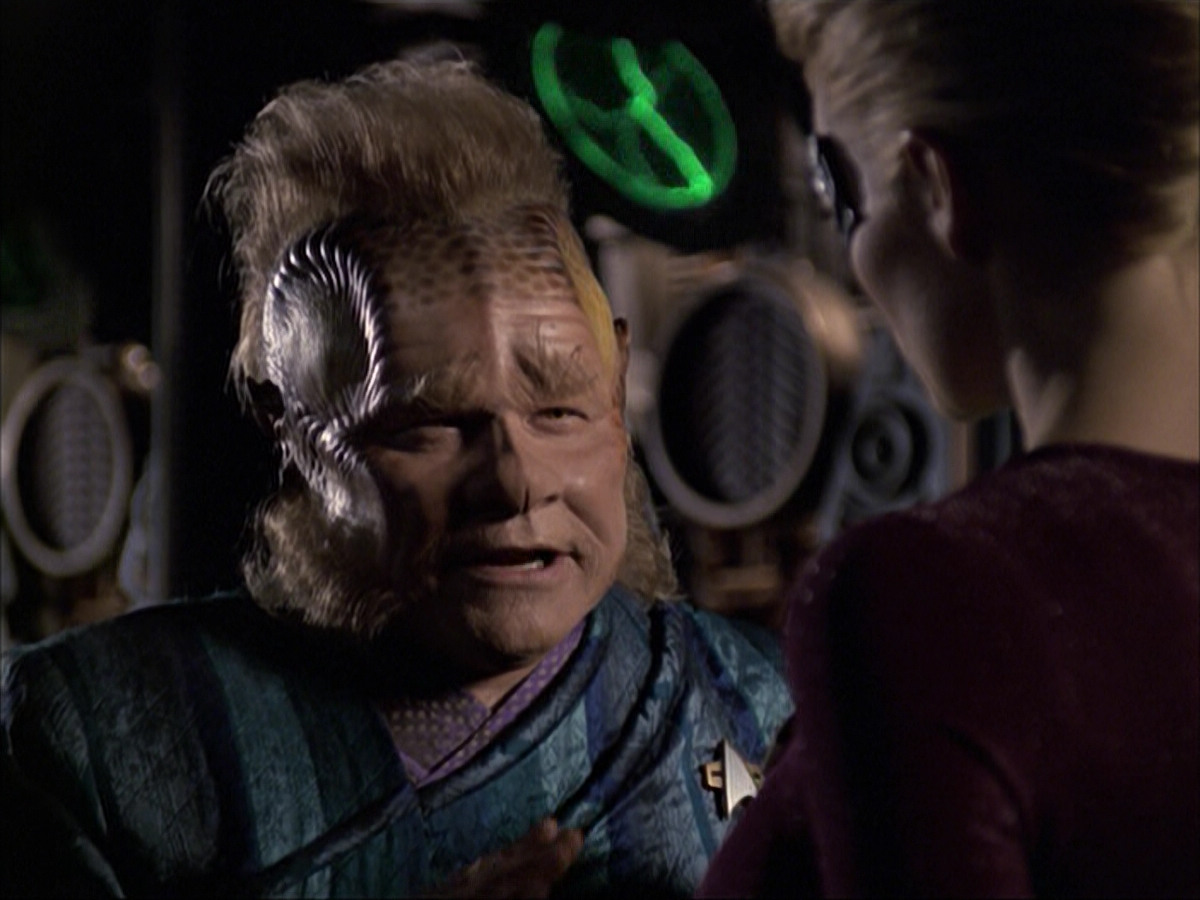 extant_StarTrek_VOY_6x07-DragonsTeeth_02479.jpg