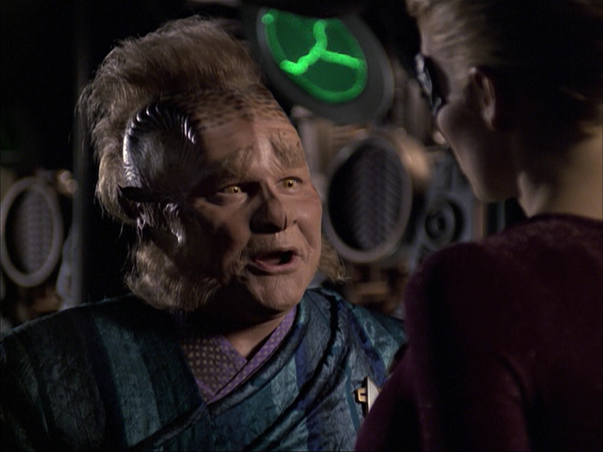 extant_StarTrek_VOY_6x07-DragonsTeeth_02489.jpg