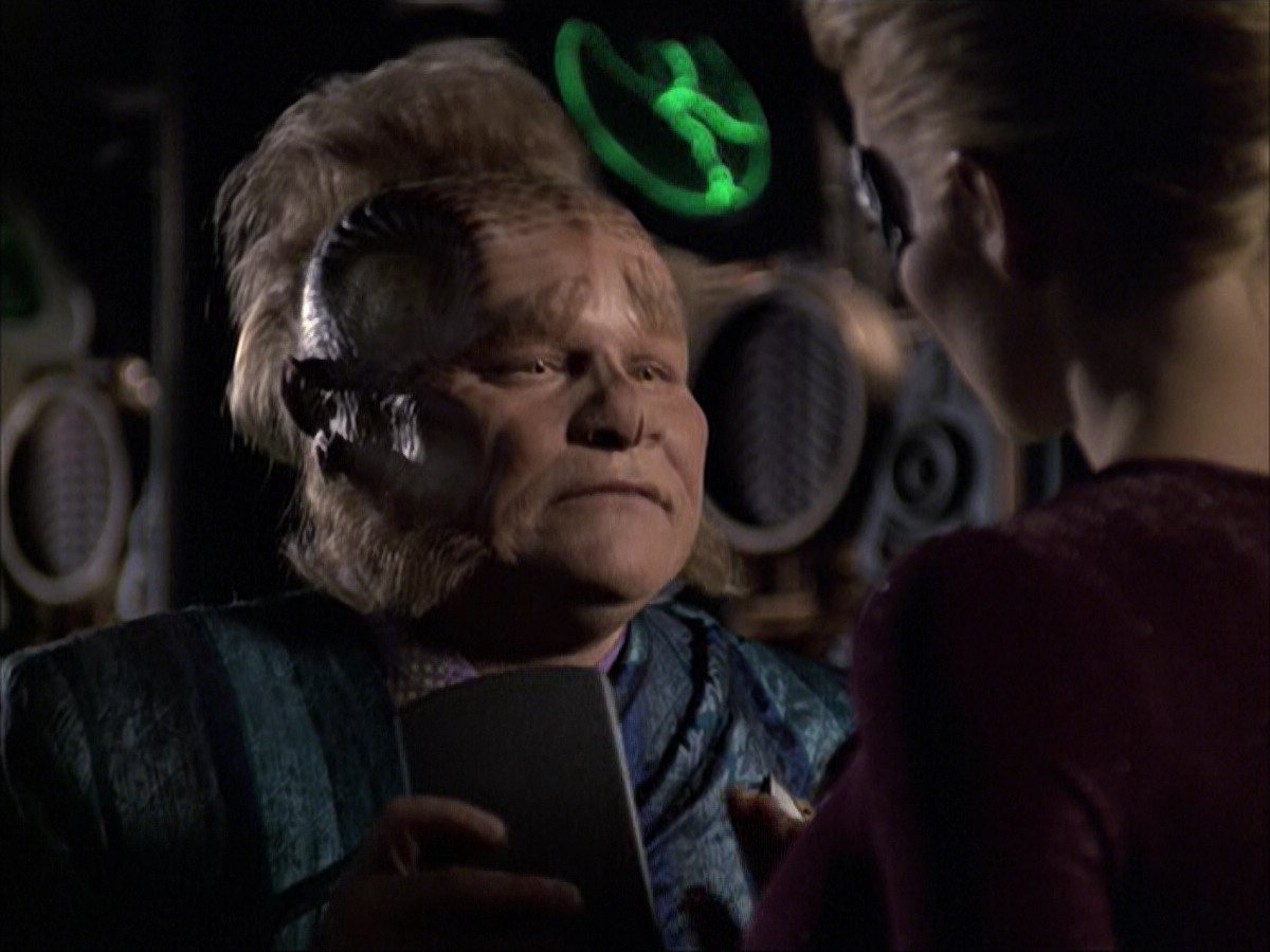 extant_StarTrek_VOY_6x07-DragonsTeeth_02495.jpg