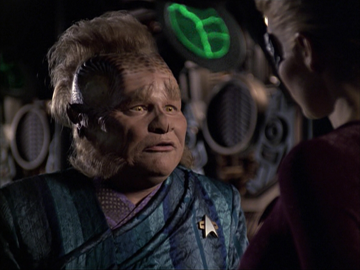 extant_StarTrek_VOY_6x07-DragonsTeeth_02515.jpg