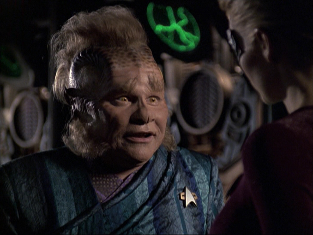 extant_StarTrek_VOY_6x07-DragonsTeeth_02518.jpg