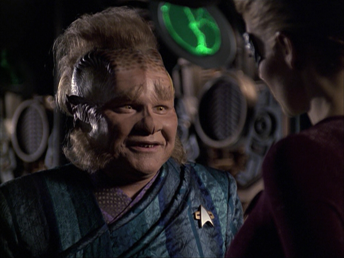 extant_StarTrek_VOY_6x07-DragonsTeeth_02523.jpg