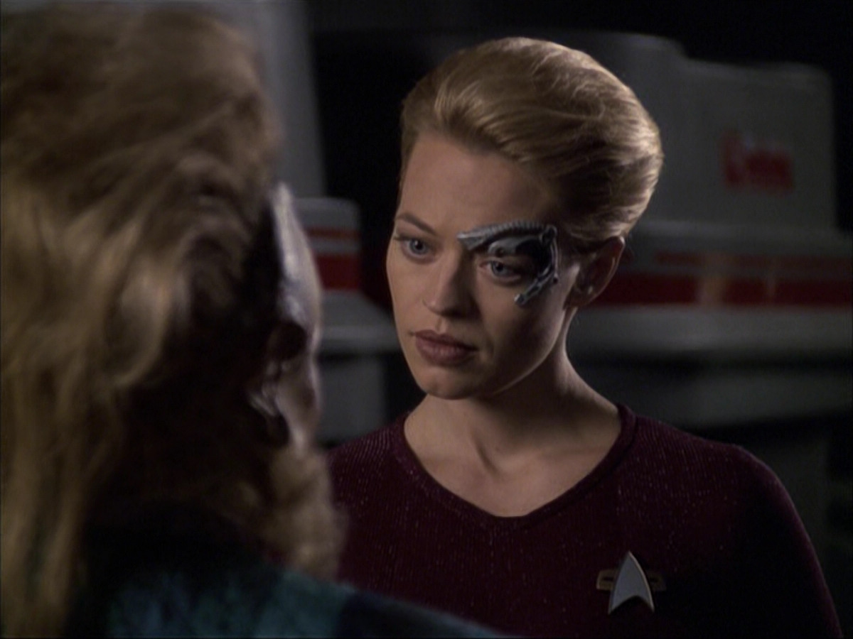 extant_StarTrek_VOY_6x07-DragonsTeeth_02524.jpg