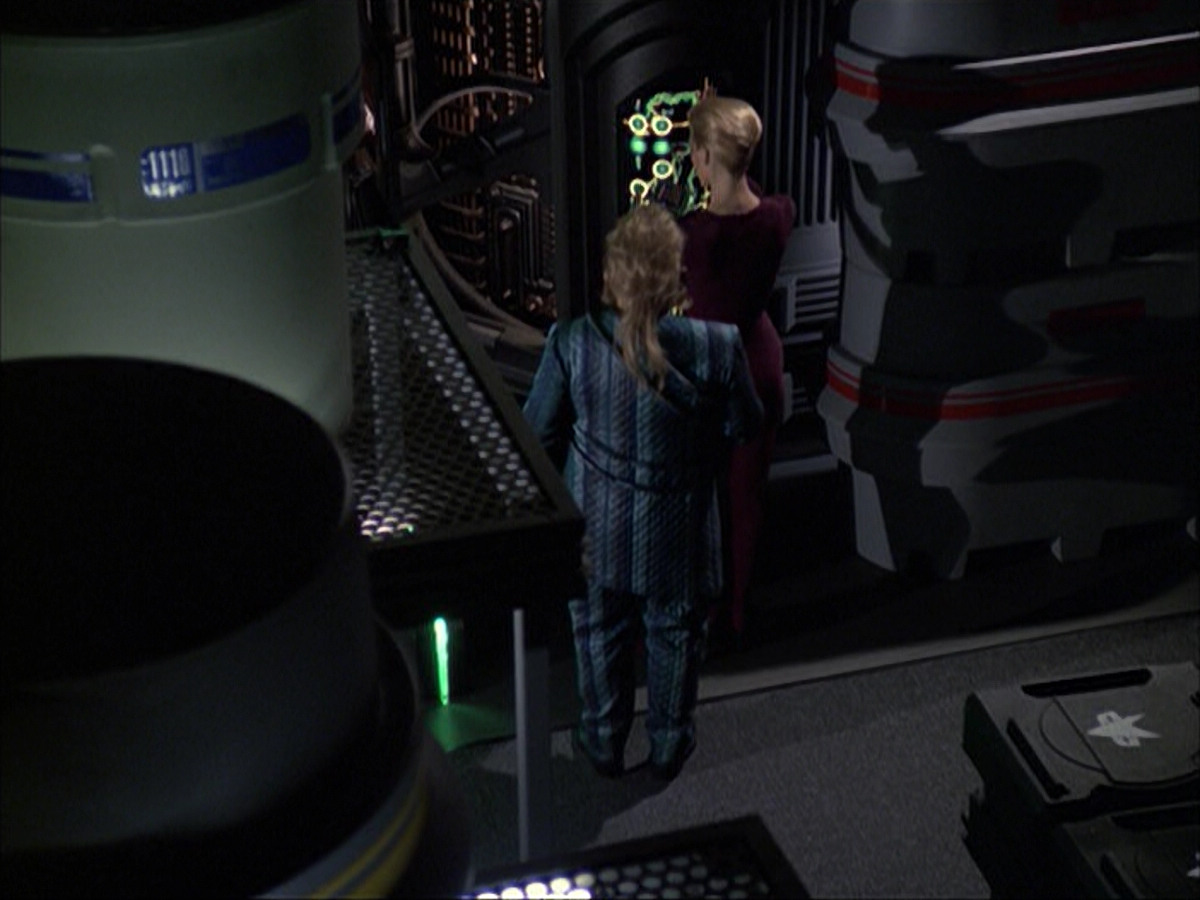 extant_StarTrek_VOY_6x07-DragonsTeeth_02531.jpg