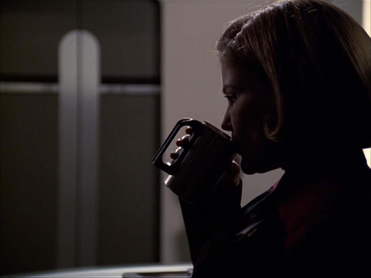 extant_StarTrek_VOY_6x07-DragonsTeeth_02539.jpg