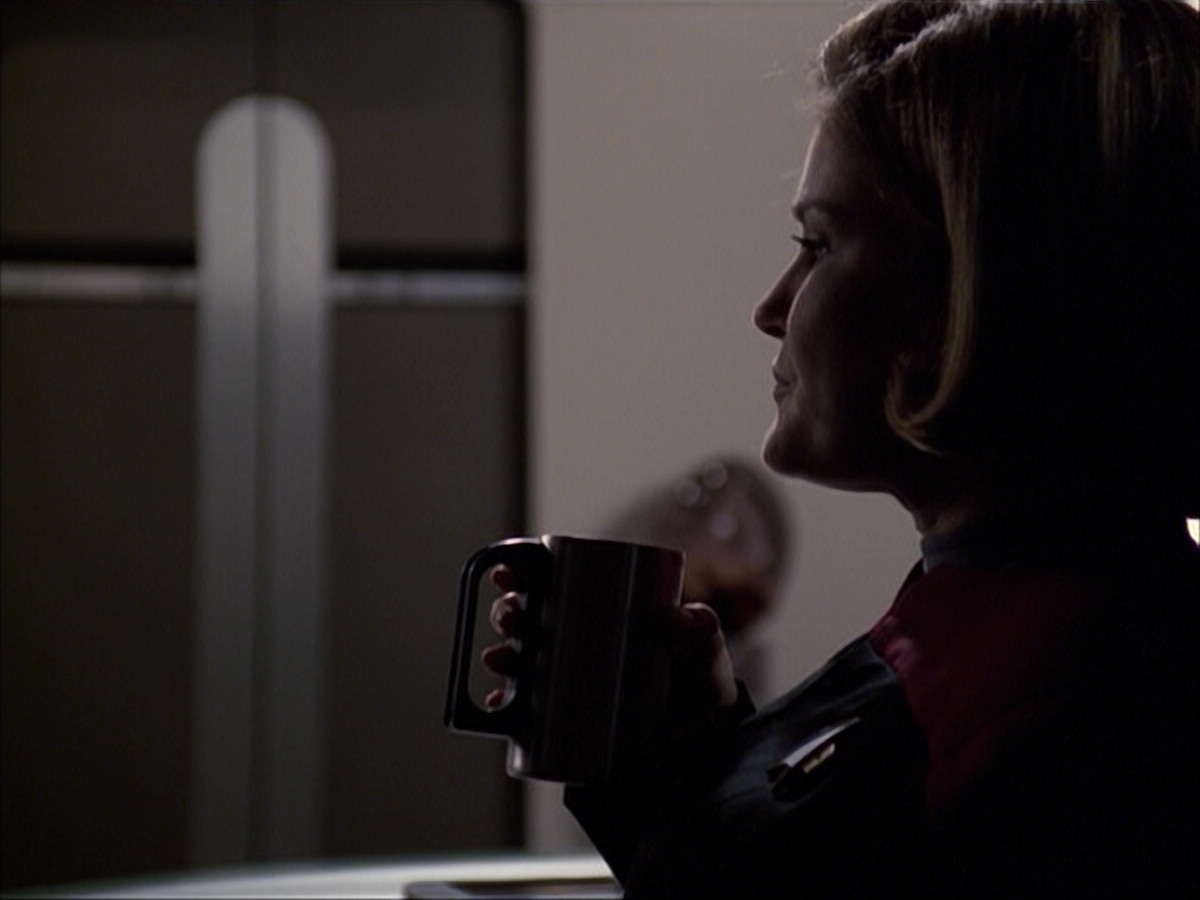 extant_StarTrek_VOY_6x07-DragonsTeeth_02546.jpg