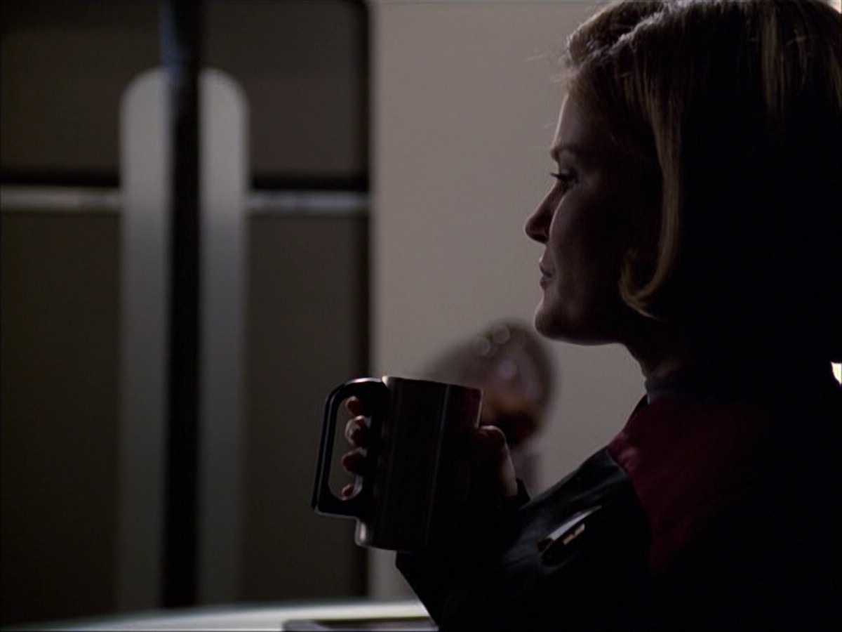 extant_StarTrek_VOY_6x07-DragonsTeeth_02547.jpg