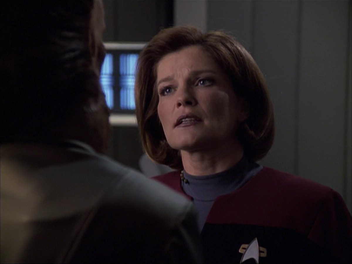 extant_StarTrek_VOY_6x07-DragonsTeeth_02582.jpg