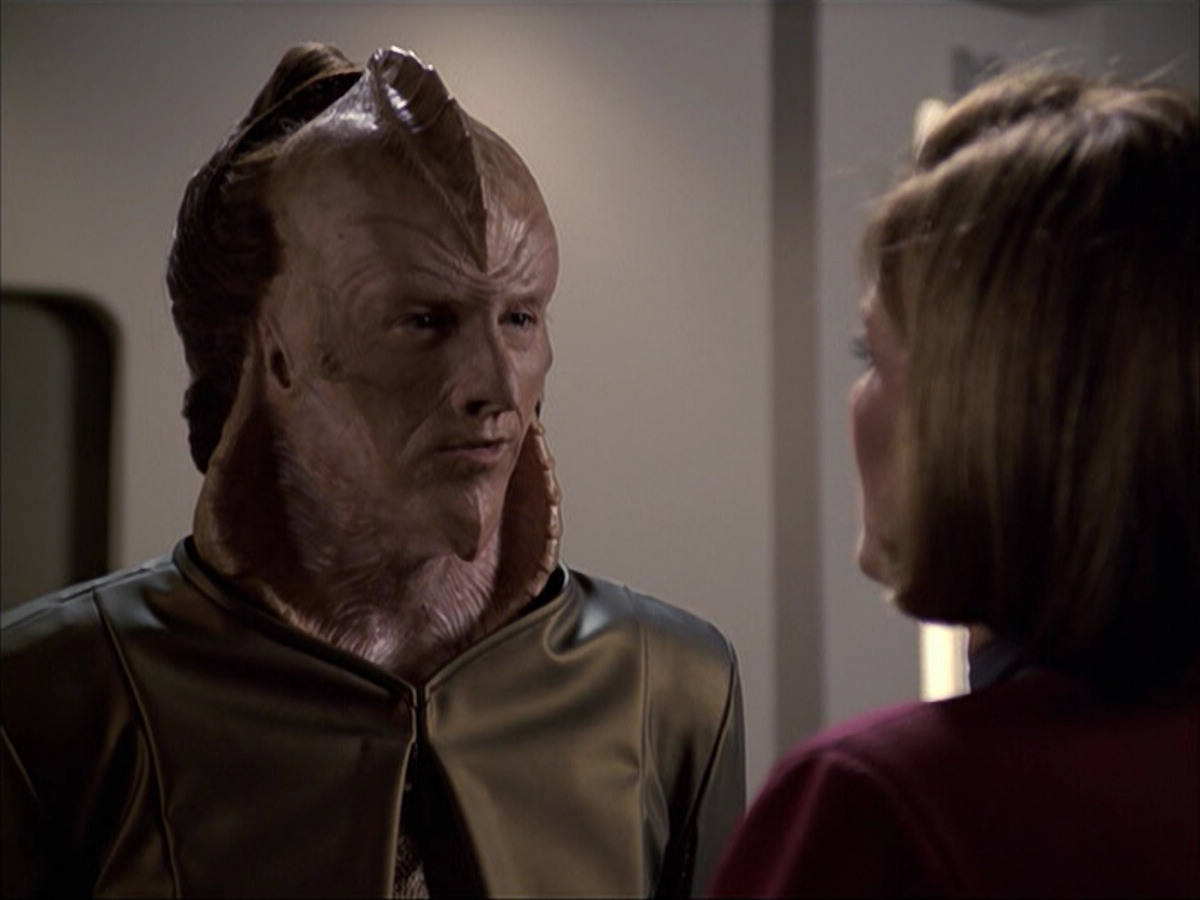 extant_StarTrek_VOY_6x07-DragonsTeeth_02583.jpg