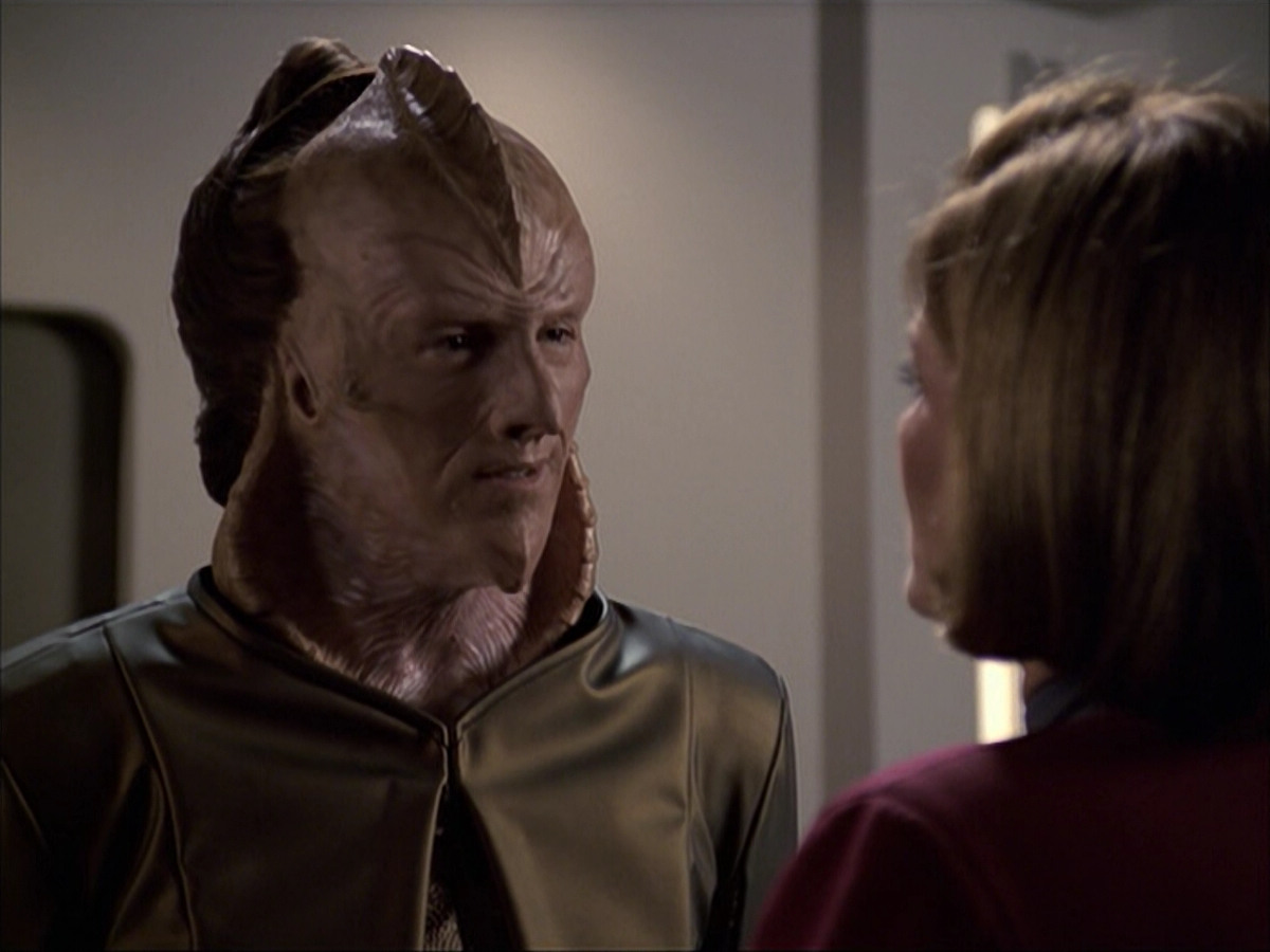 extant_StarTrek_VOY_6x07-DragonsTeeth_02584.jpg