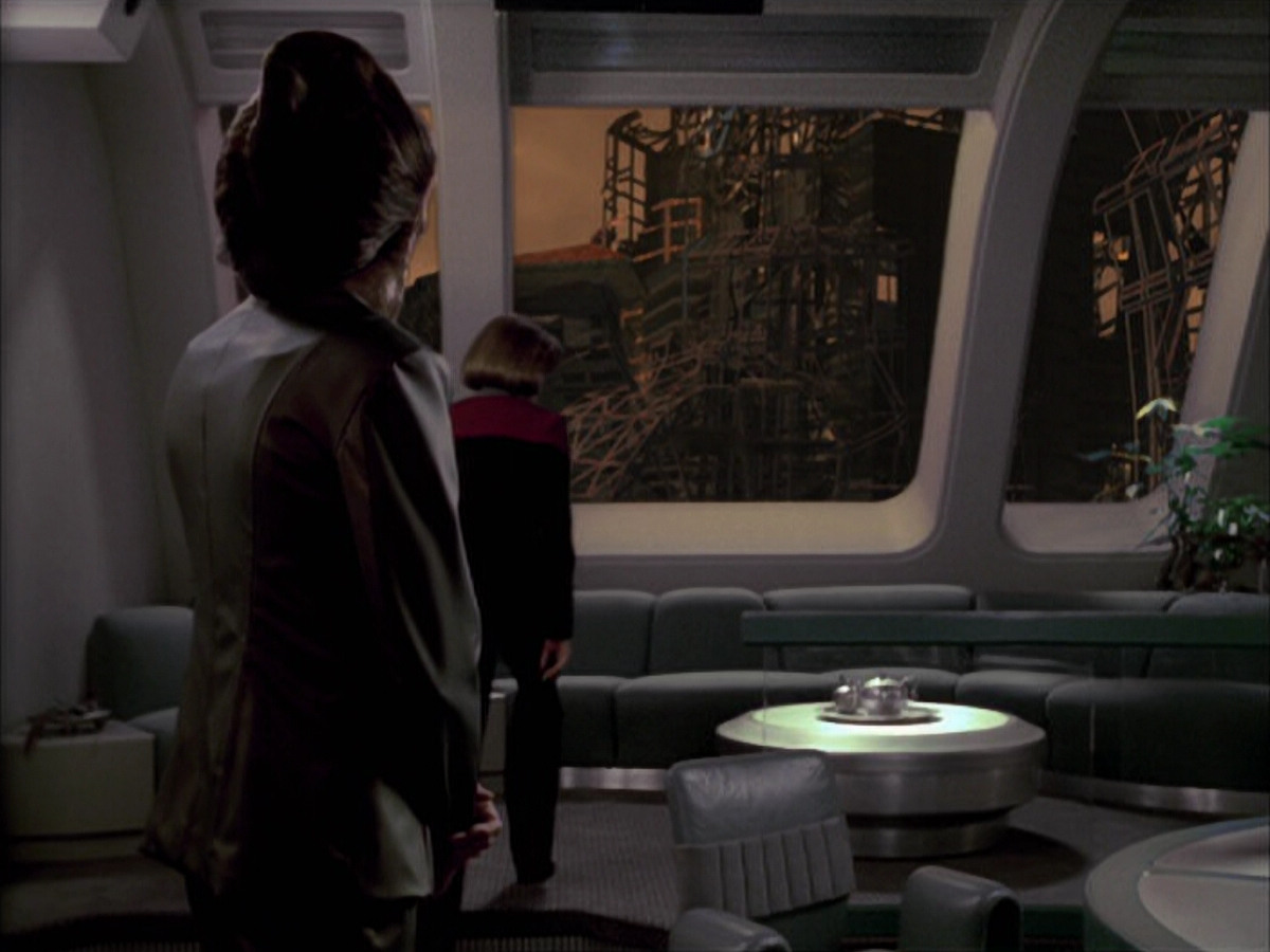 extant_StarTrek_VOY_6x07-DragonsTeeth_02592.jpg