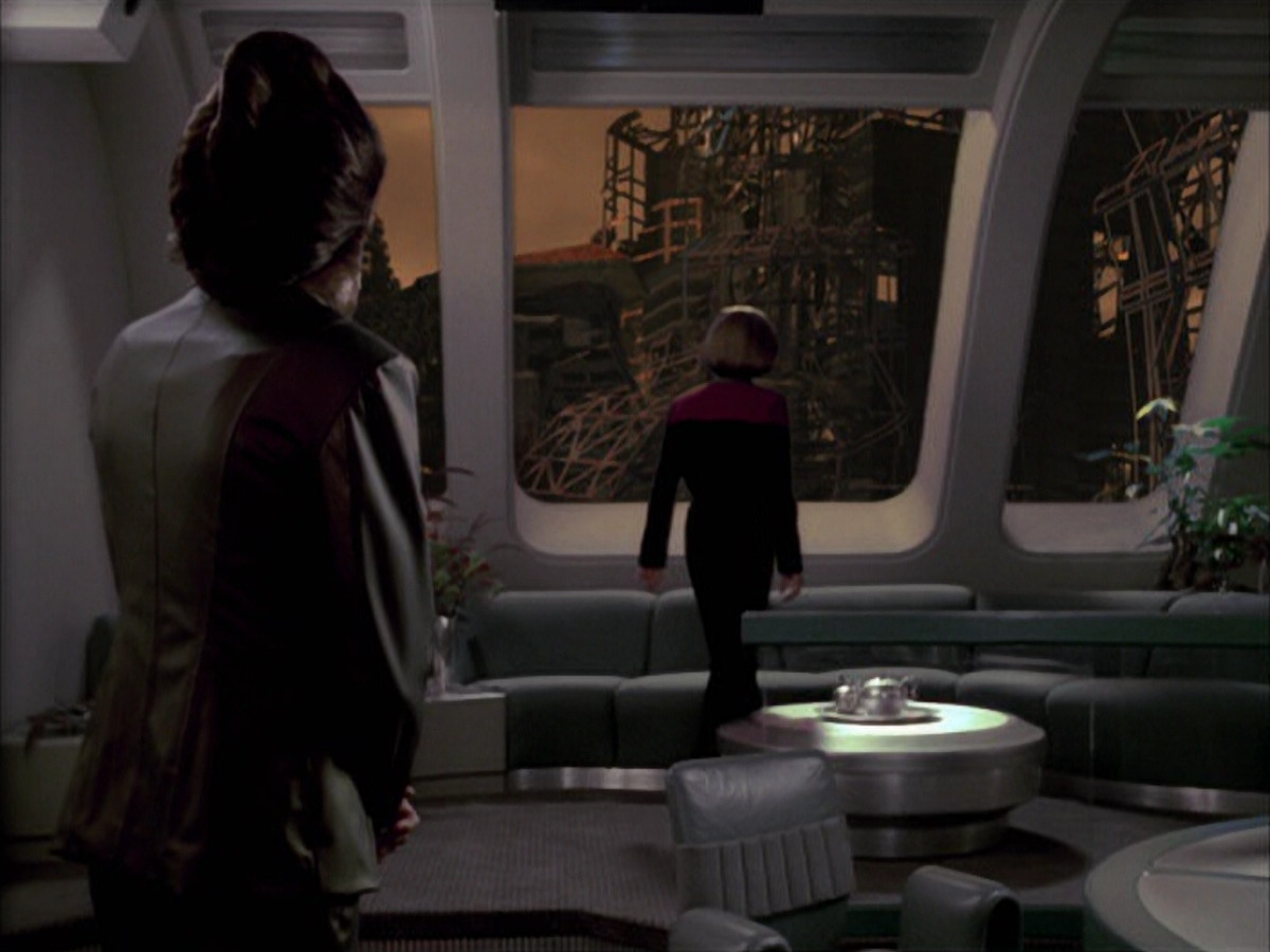 extant_StarTrek_VOY_6x07-DragonsTeeth_02596.jpg