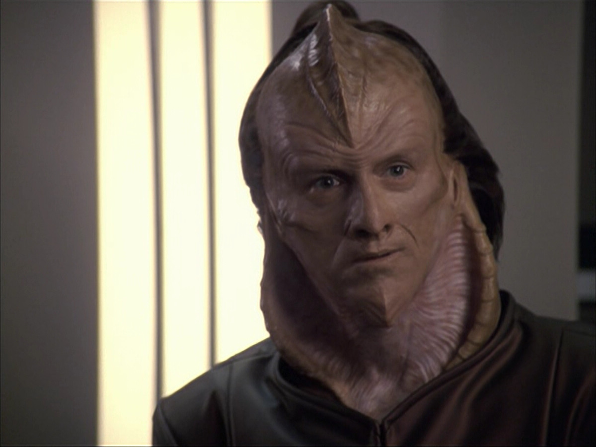 extant_StarTrek_VOY_6x07-DragonsTeeth_02608.jpg
