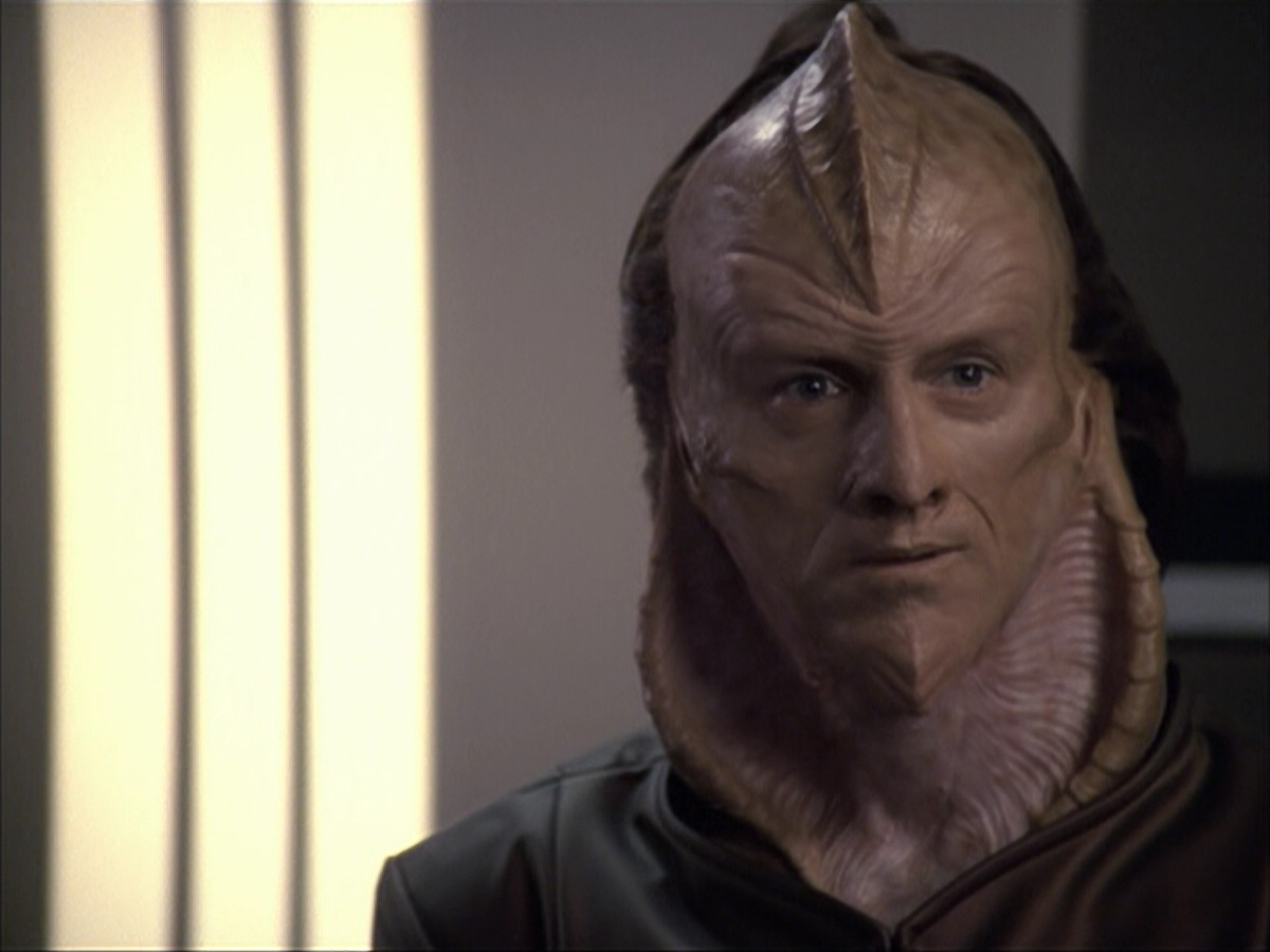 extant_StarTrek_VOY_6x07-DragonsTeeth_02609.jpg