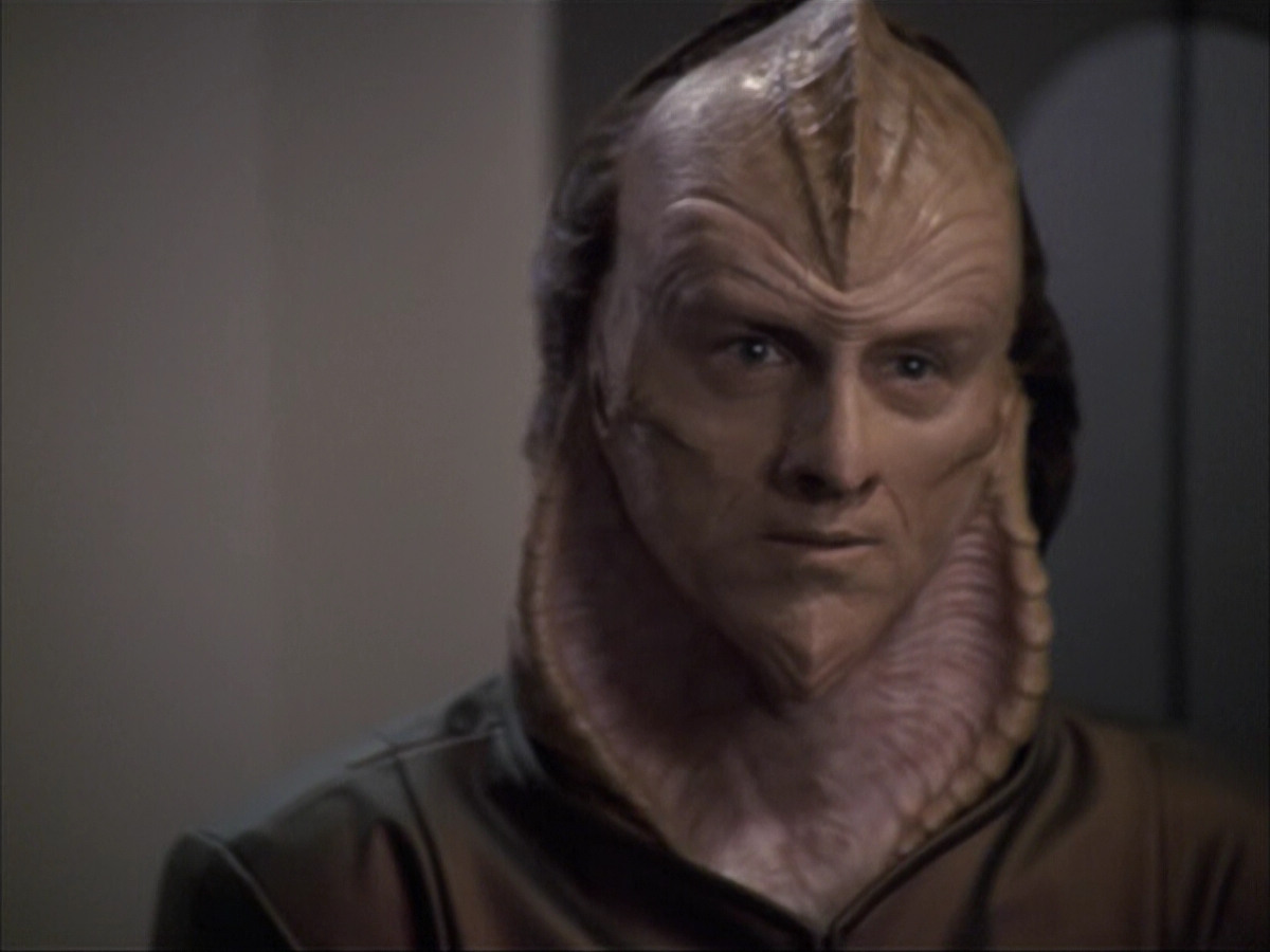 extant_StarTrek_VOY_6x07-DragonsTeeth_02610.jpg