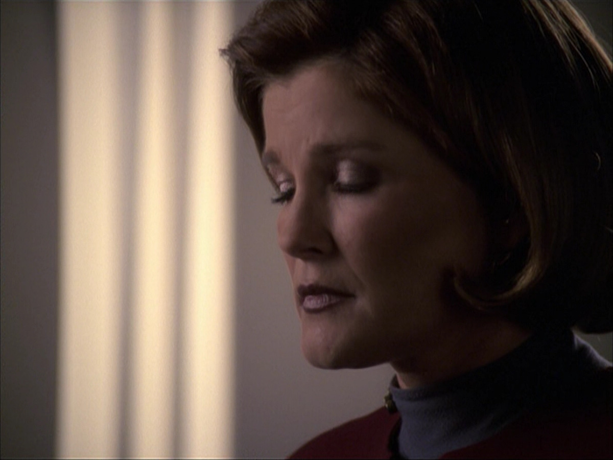extant_StarTrek_VOY_6x07-DragonsTeeth_02668.jpg