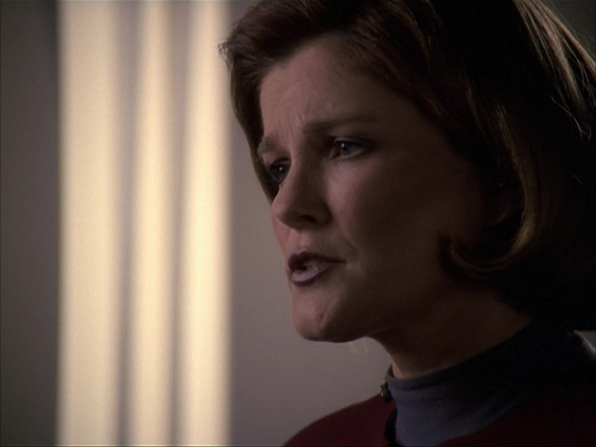 extant_StarTrek_VOY_6x07-DragonsTeeth_02672.jpg