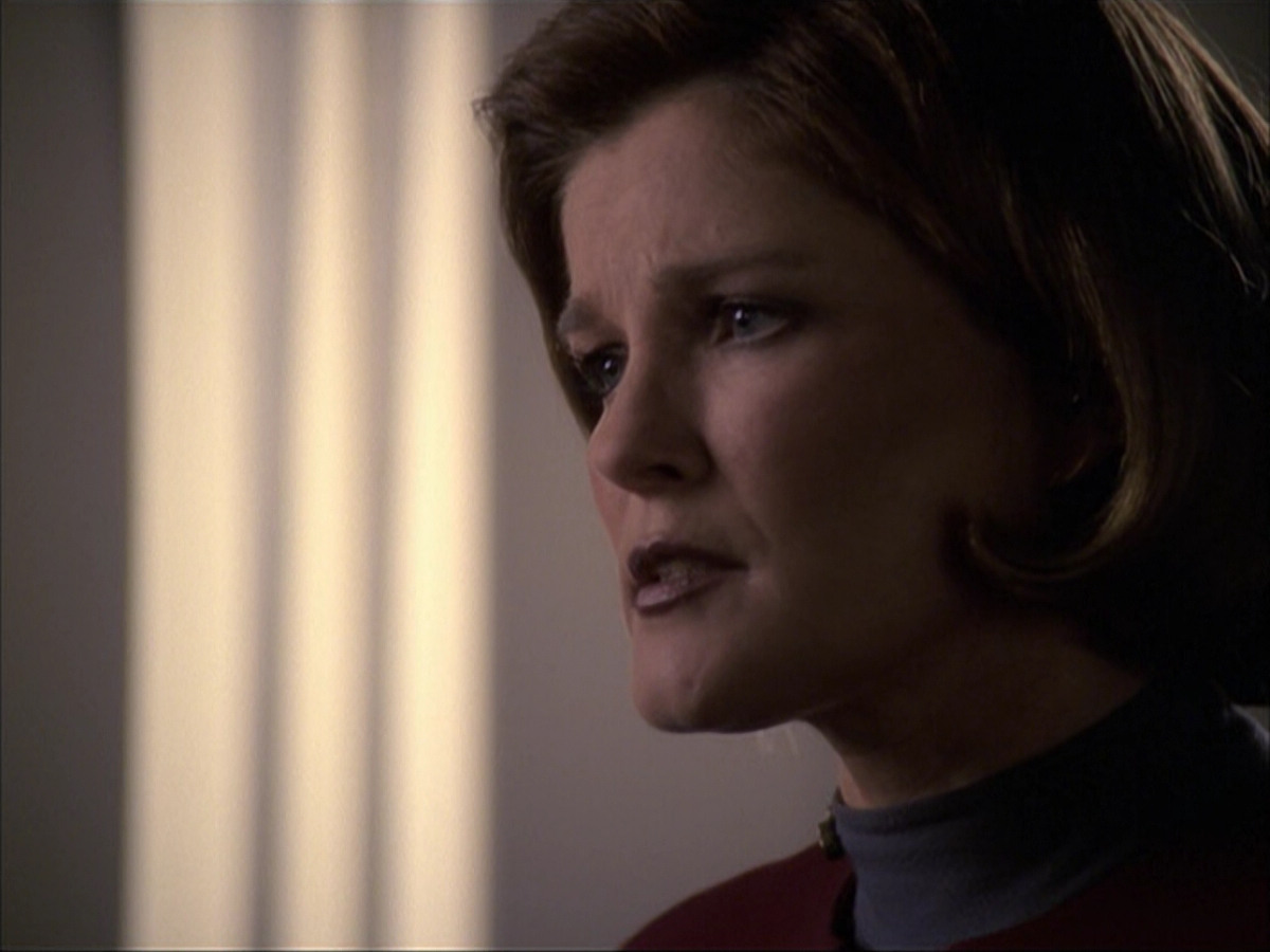 extant_StarTrek_VOY_6x07-DragonsTeeth_02673.jpg