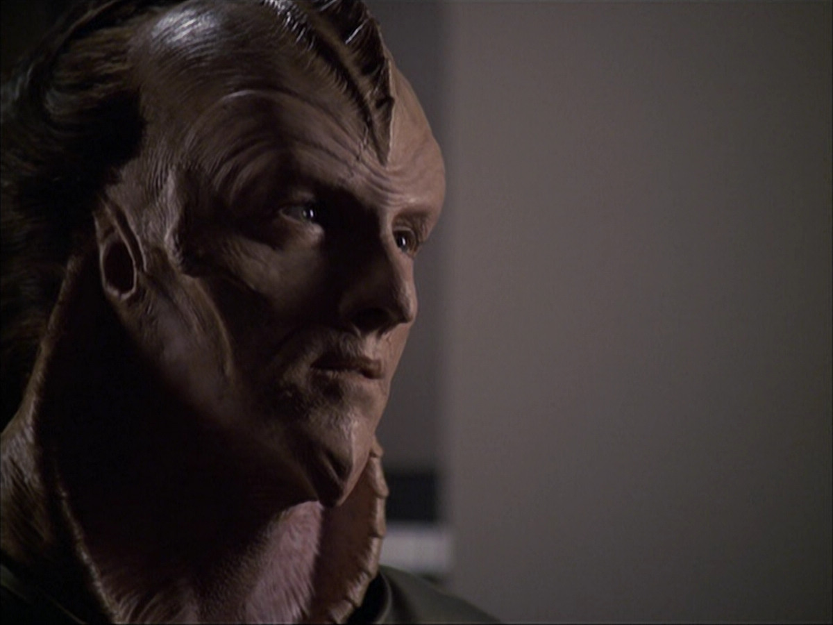 extant_StarTrek_VOY_6x07-DragonsTeeth_02679.jpg