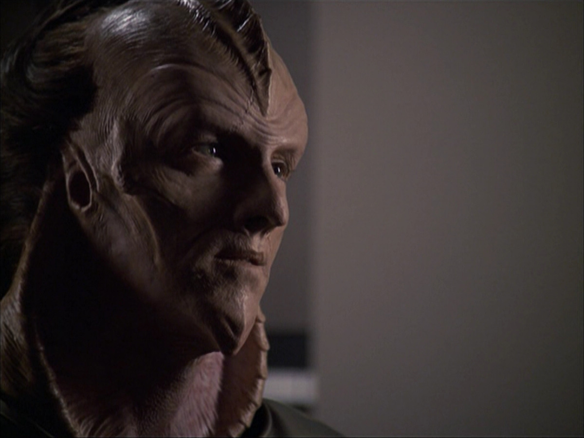 extant_StarTrek_VOY_6x07-DragonsTeeth_02680.jpg