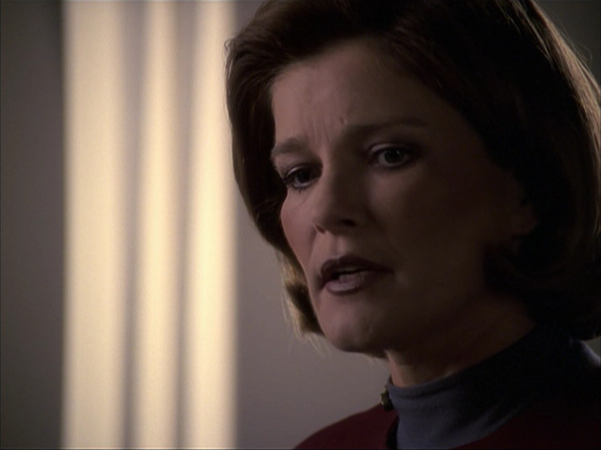 extant_StarTrek_VOY_6x07-DragonsTeeth_02685.jpg