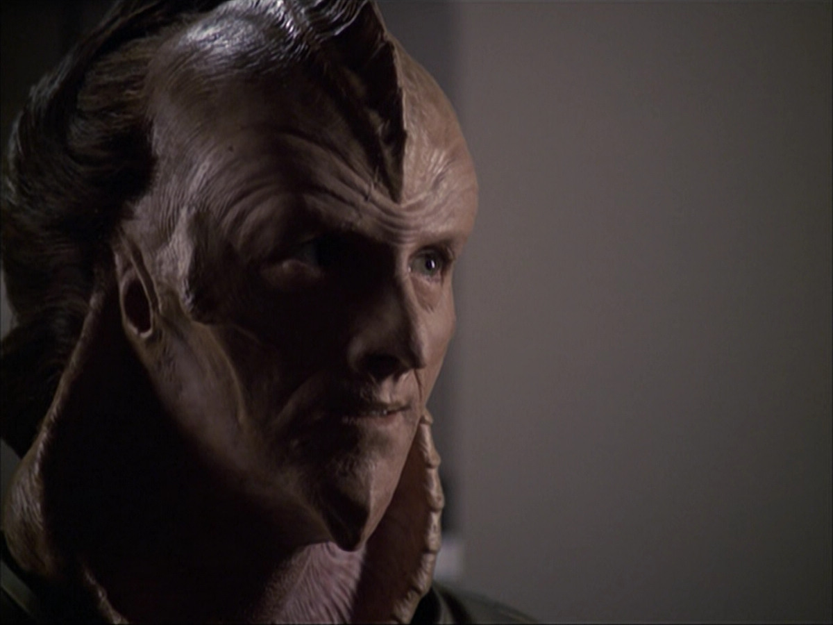 extant_StarTrek_VOY_6x07-DragonsTeeth_02689.jpg