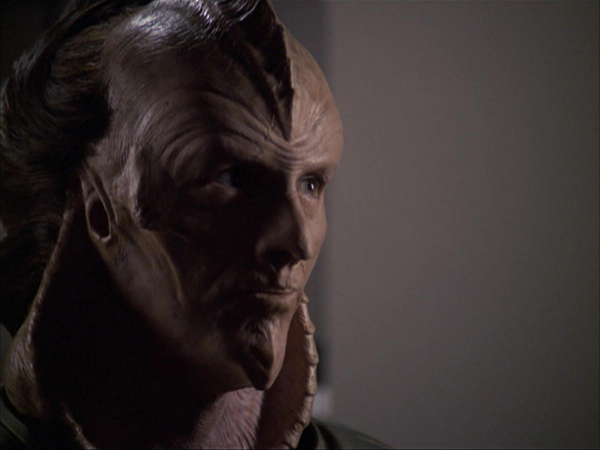 extant_StarTrek_VOY_6x07-DragonsTeeth_02691.jpg
