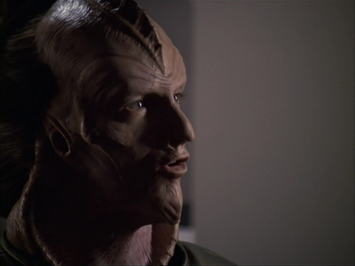extant_StarTrek_VOY_6x07-DragonsTeeth_02692.jpg