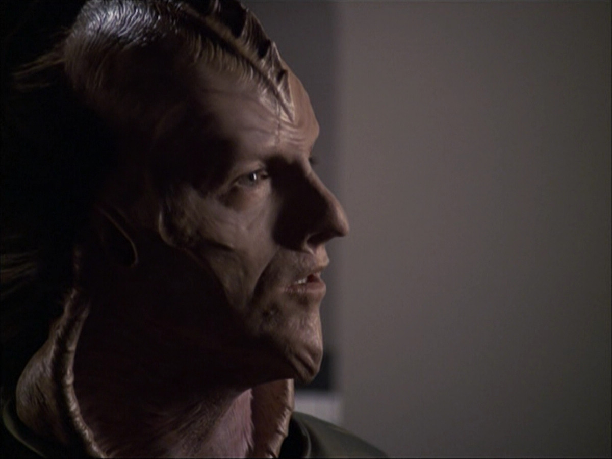 extant_StarTrek_VOY_6x07-DragonsTeeth_02694.jpg