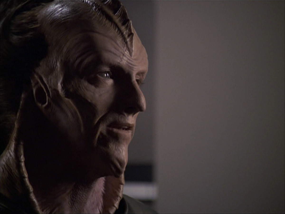 extant_StarTrek_VOY_6x07-DragonsTeeth_02699.jpg