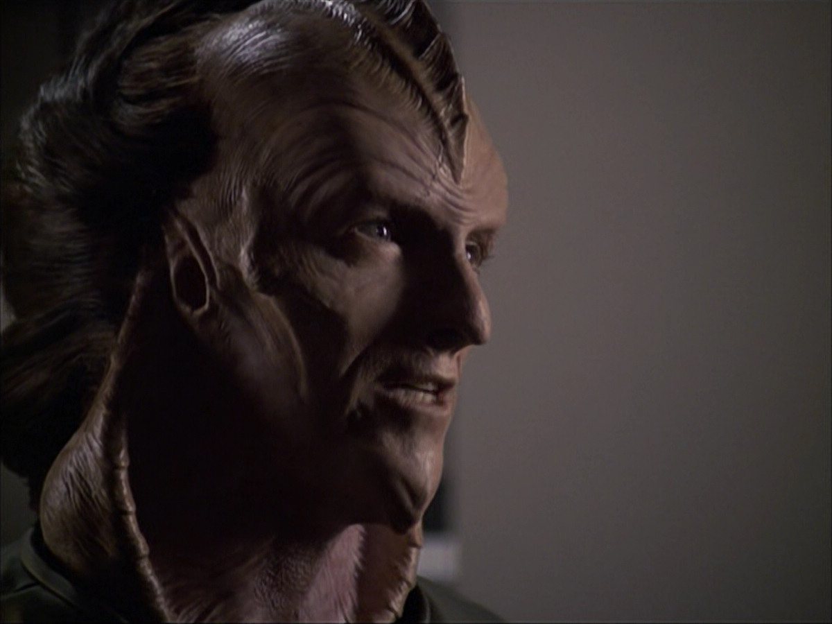 extant_StarTrek_VOY_6x07-DragonsTeeth_02704.jpg