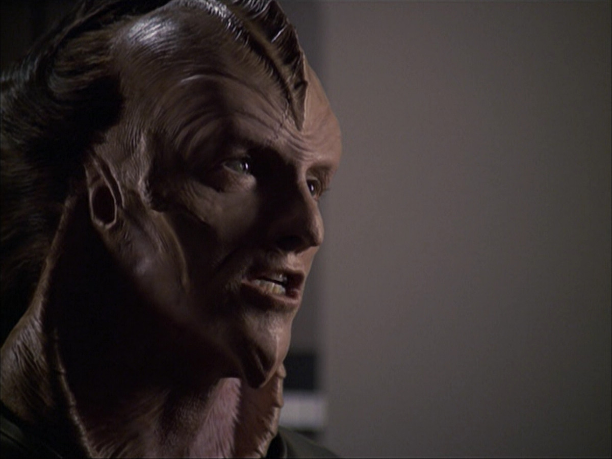 extant_StarTrek_VOY_6x07-DragonsTeeth_02710.jpg