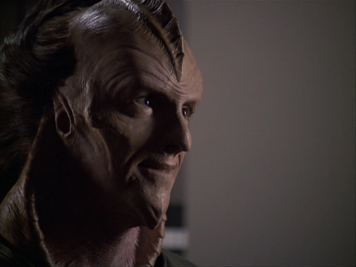 extant_StarTrek_VOY_6x07-DragonsTeeth_02711.jpg