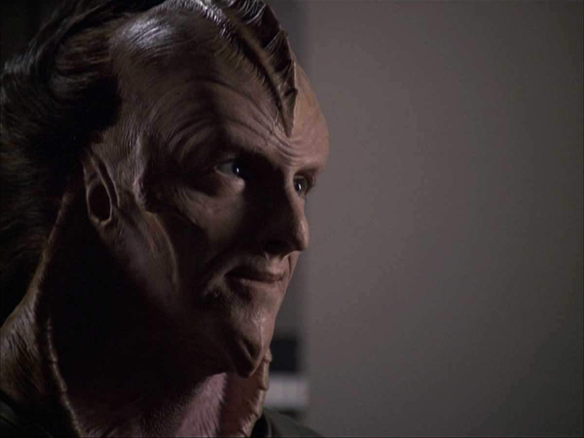 extant_StarTrek_VOY_6x07-DragonsTeeth_02712.jpg
