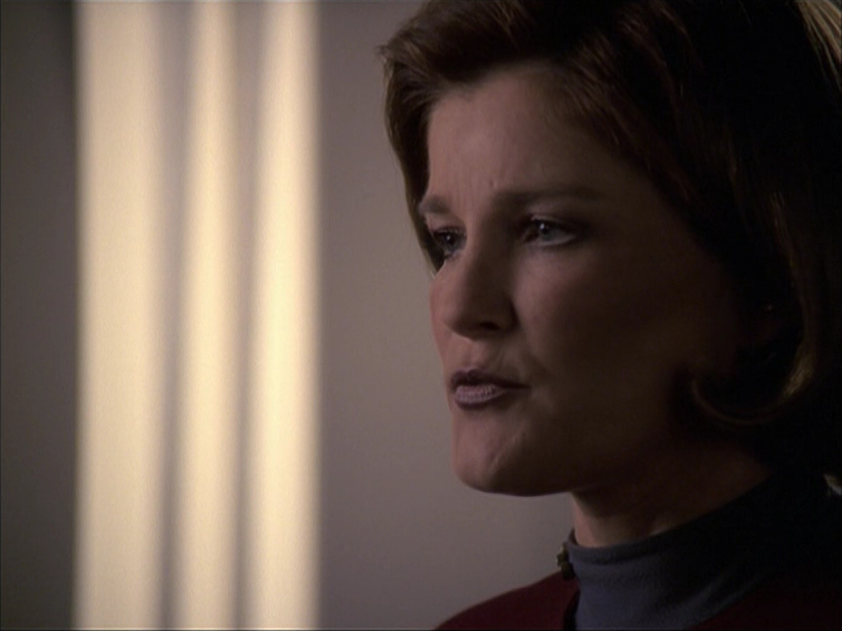 extant_StarTrek_VOY_6x07-DragonsTeeth_02721.jpg