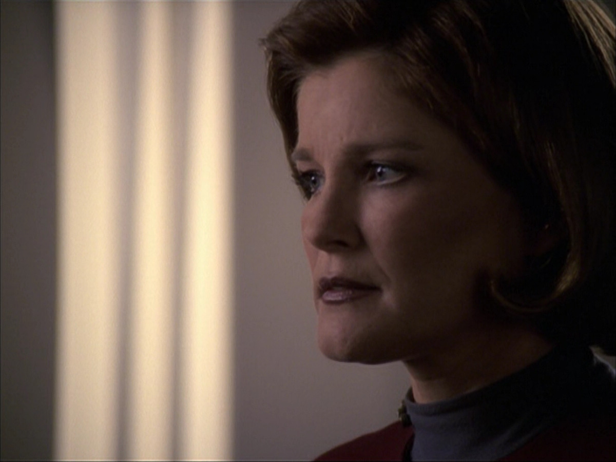 extant_StarTrek_VOY_6x07-DragonsTeeth_02723.jpg