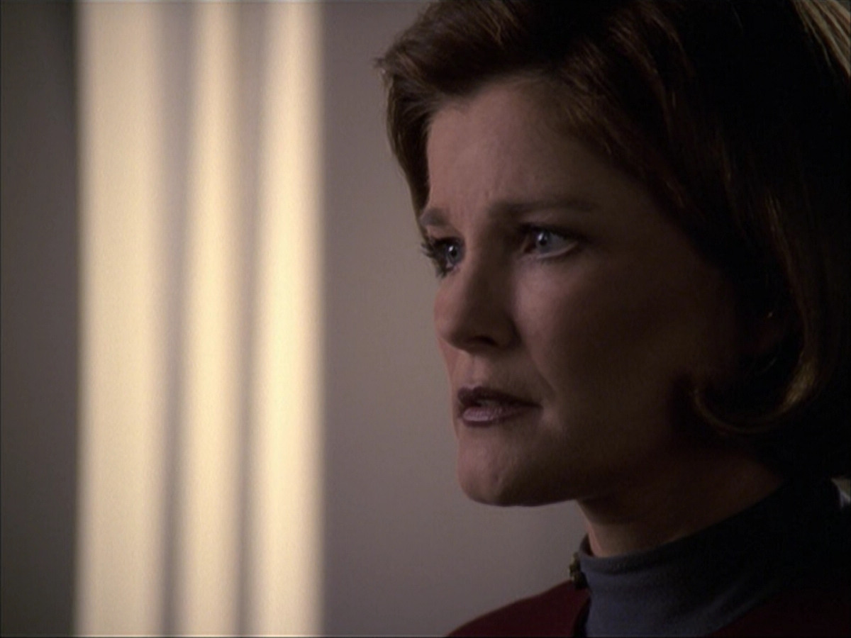 extant_StarTrek_VOY_6x07-DragonsTeeth_02732.jpg