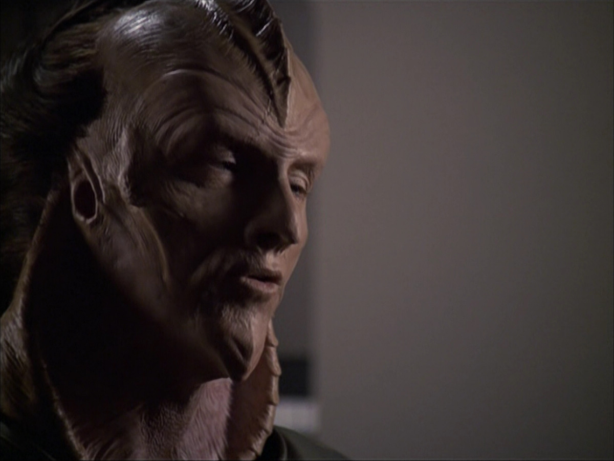 extant_StarTrek_VOY_6x07-DragonsTeeth_02733.jpg