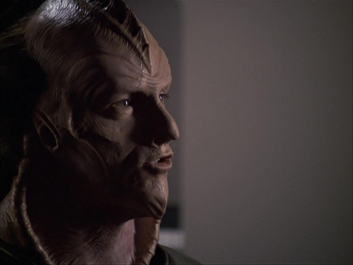extant_StarTrek_VOY_6x07-DragonsTeeth_02734.jpg