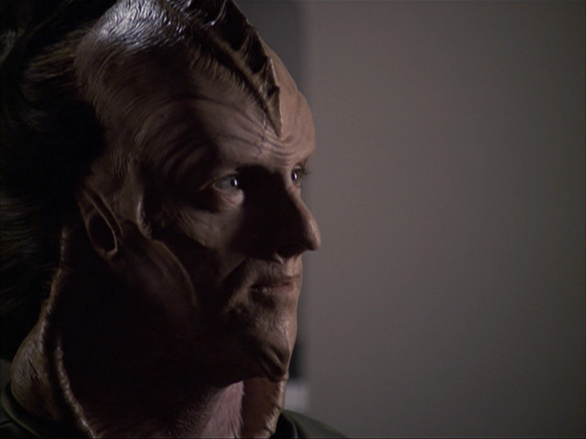 extant_StarTrek_VOY_6x07-DragonsTeeth_02736.jpg