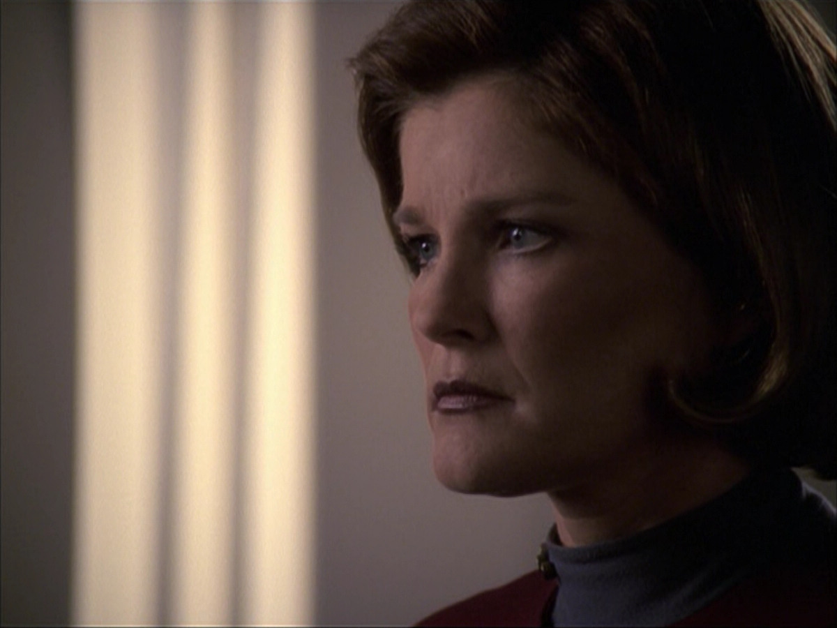 extant_StarTrek_VOY_6x07-DragonsTeeth_02752.jpg