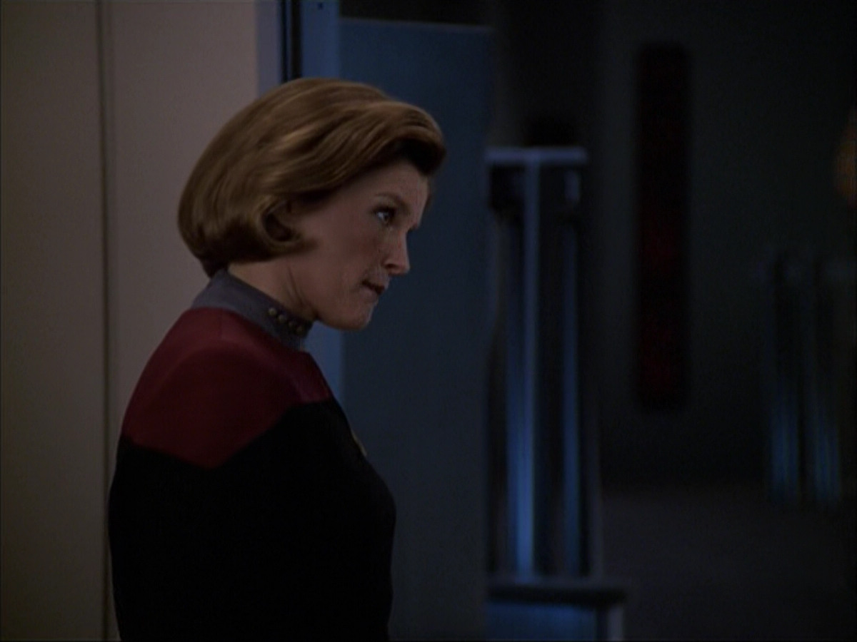 extant_StarTrek_VOY_6x07-DragonsTeeth_02762.jpg